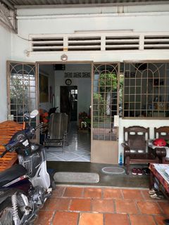 Bán nhà mặt tiền Linh Trung, DT 96m2, ngang 4.23m, đường rộng, sổ chính chủ, tiện kinh doanh